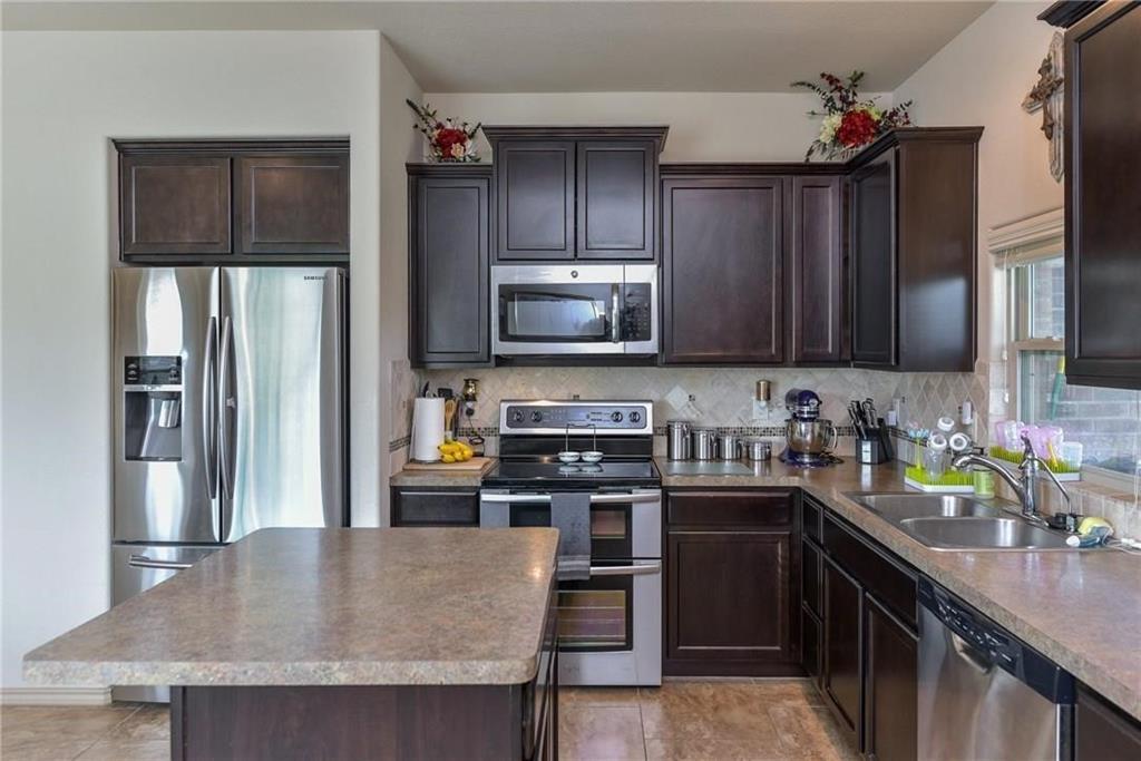 Property Photo: 1800 Potrillo Lane TX 76131
