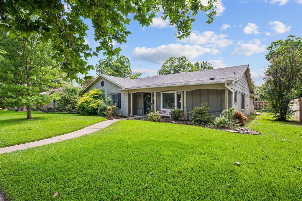 Property Photo: 2818 Las Campanas Drive TX 75234