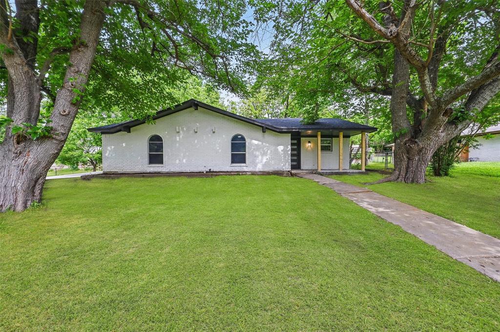 Property Photo: 406 Rickey Canyon Avenue TX 75115