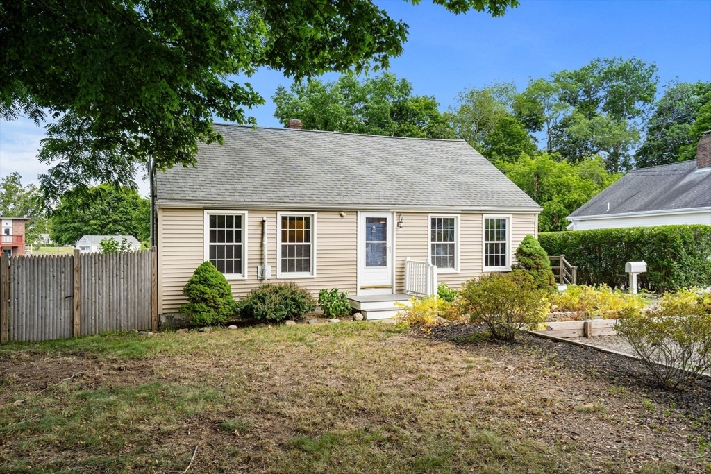 Property Photo: 5 Dipalma Rd MA 01915