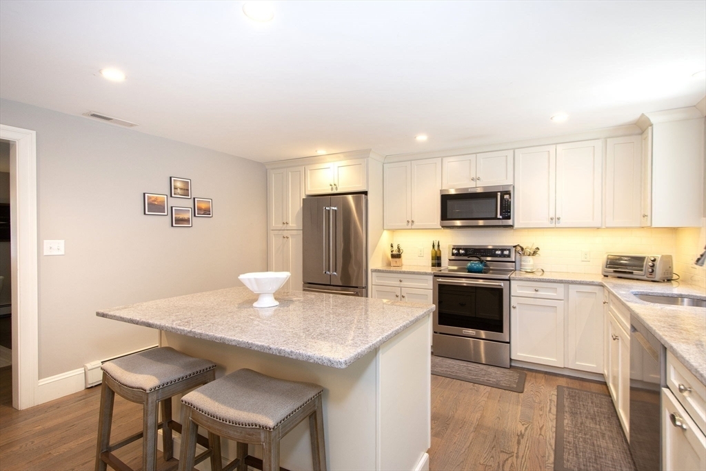 Property Photo: 476 King St 476 MA 02025