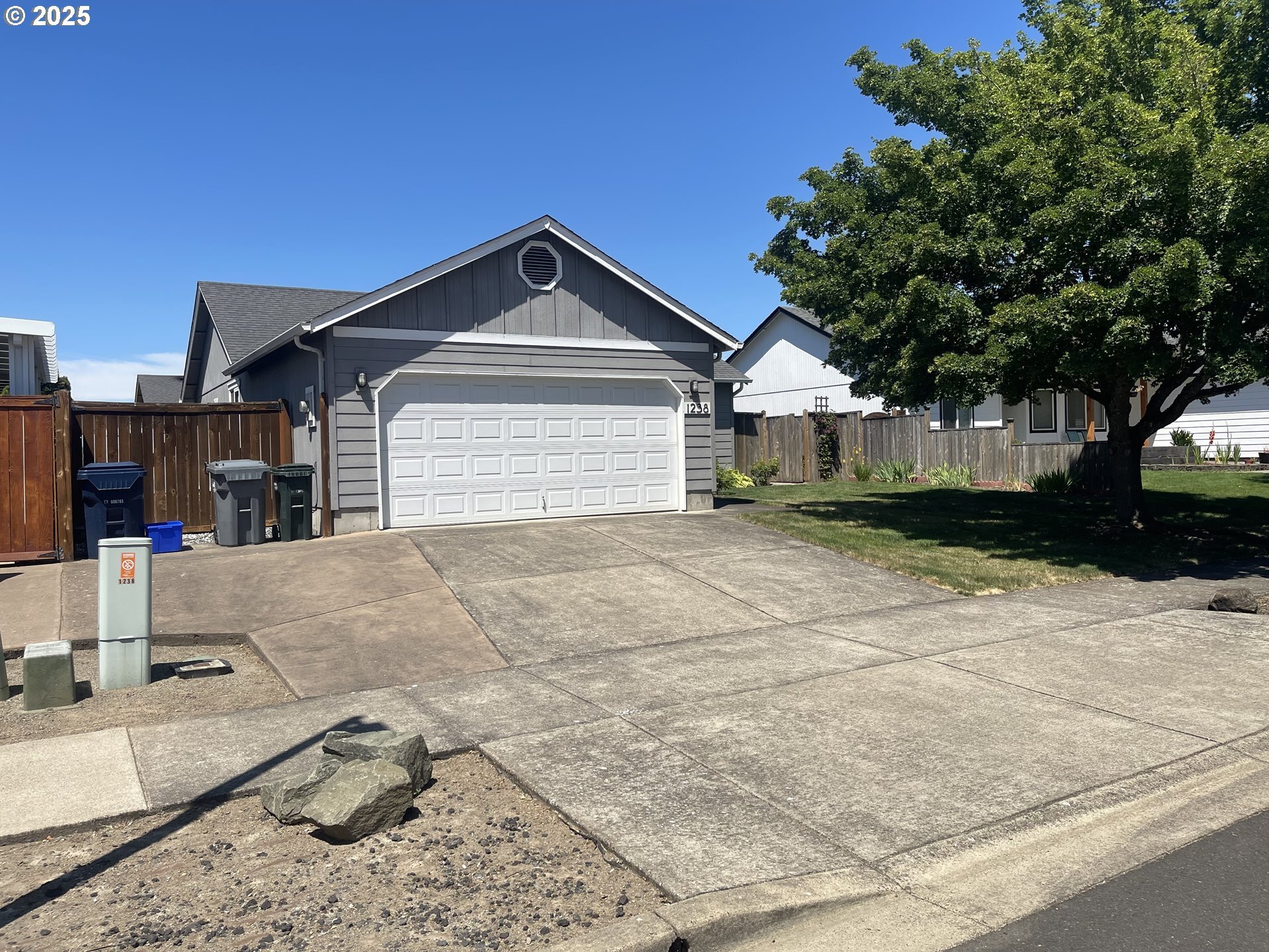 Property Photo: 1238 Colton Way OR 97402
