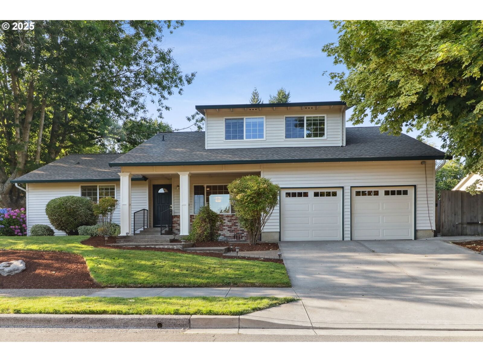 Property Photo: 6985 SW Ottawa St OR 97062