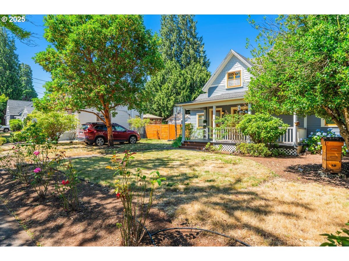 Property Photo:  6119 N Villard Ave  OR 97217 