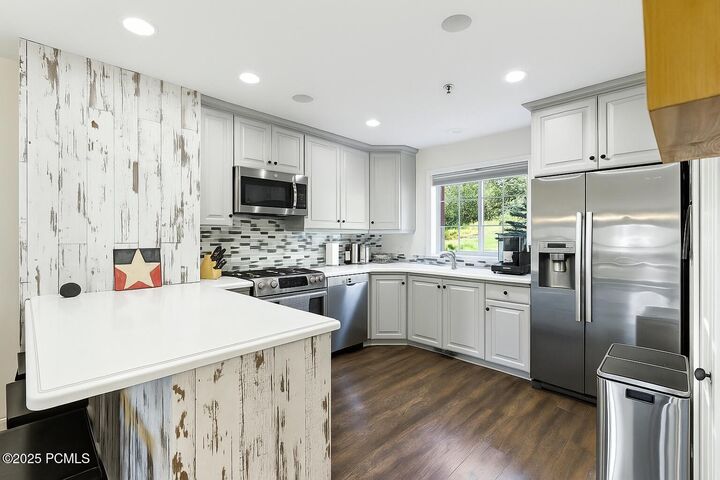 Property Photo: 1057 Oberland Drive UT 84049
