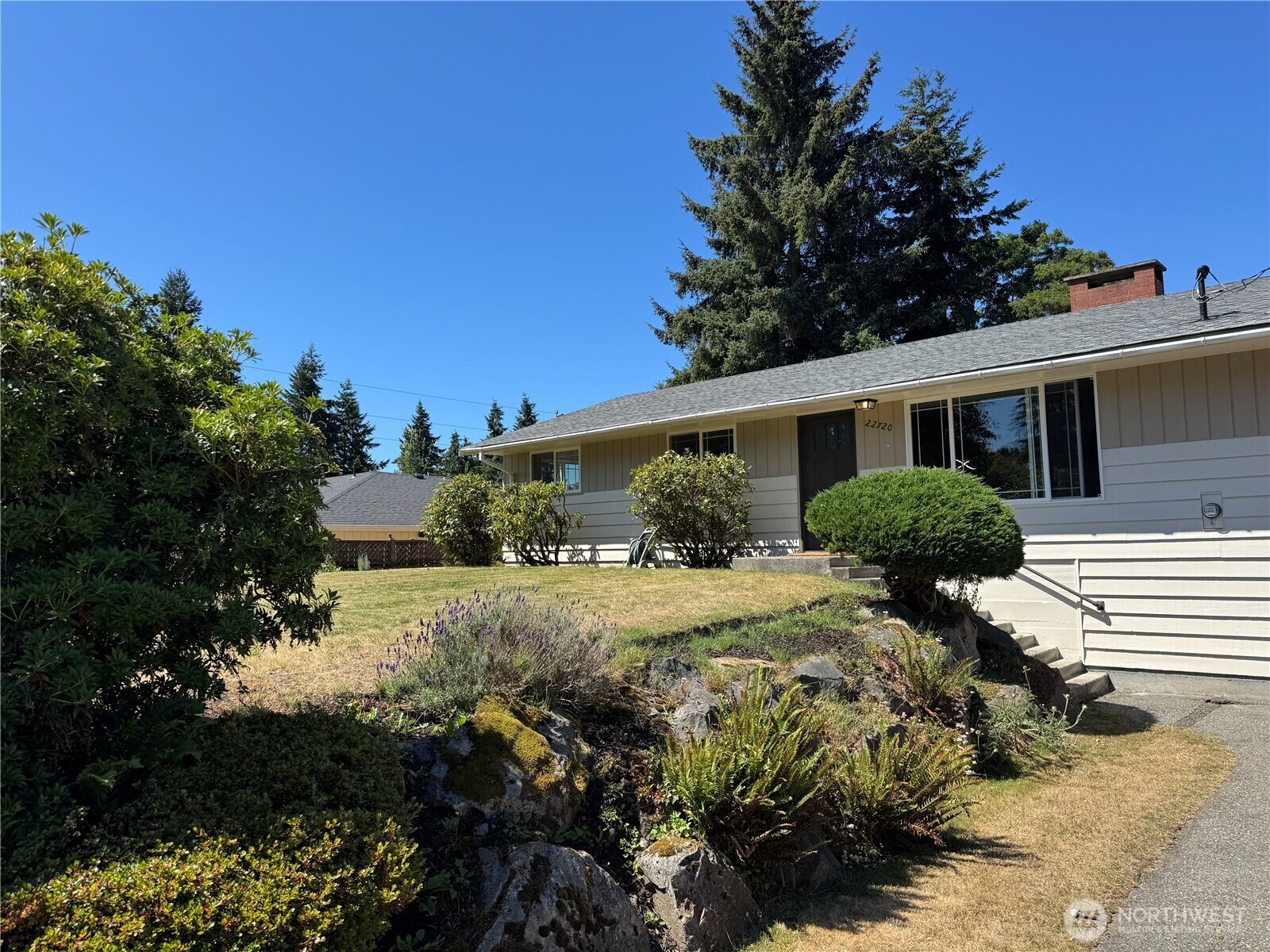 Property Photo: 22720 90th Avenue W WA 98026