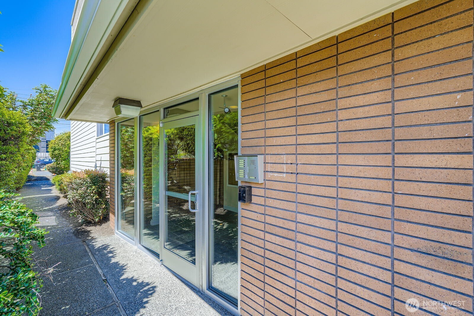 Property Photo: 2514 57th Avenue SW 301 WA 98116