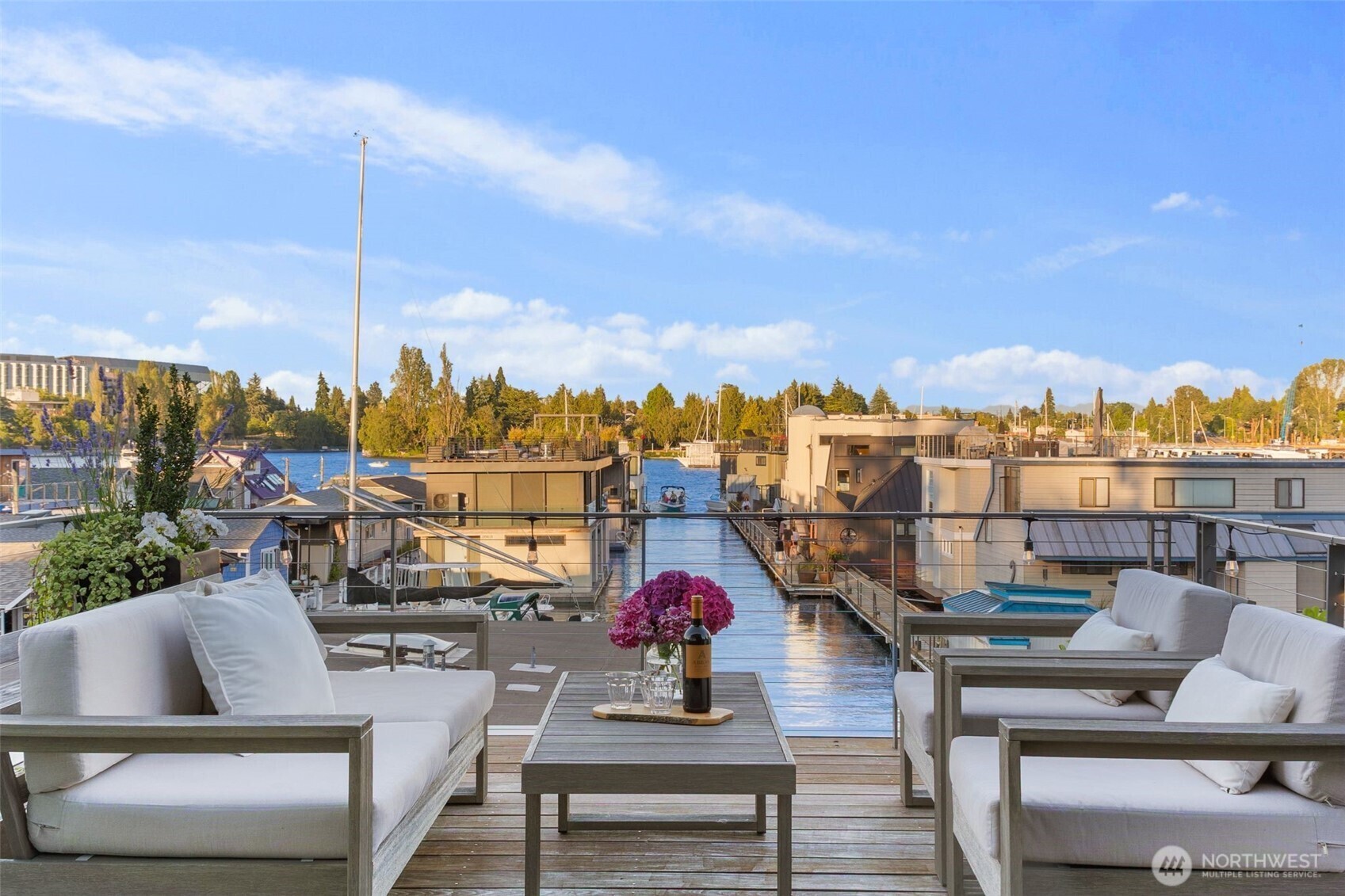 Property Photo: 2814 Boyer Avenue E WA 98102