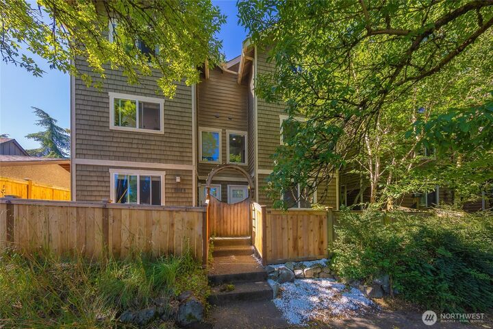 Property Photo: 2511 NE 125th St A WA 98125