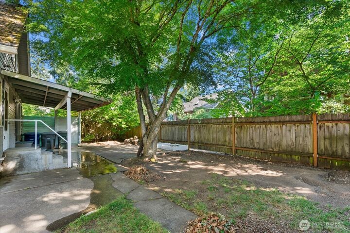 Property Photo:  18056  25th Avenue NE  WA 98155 