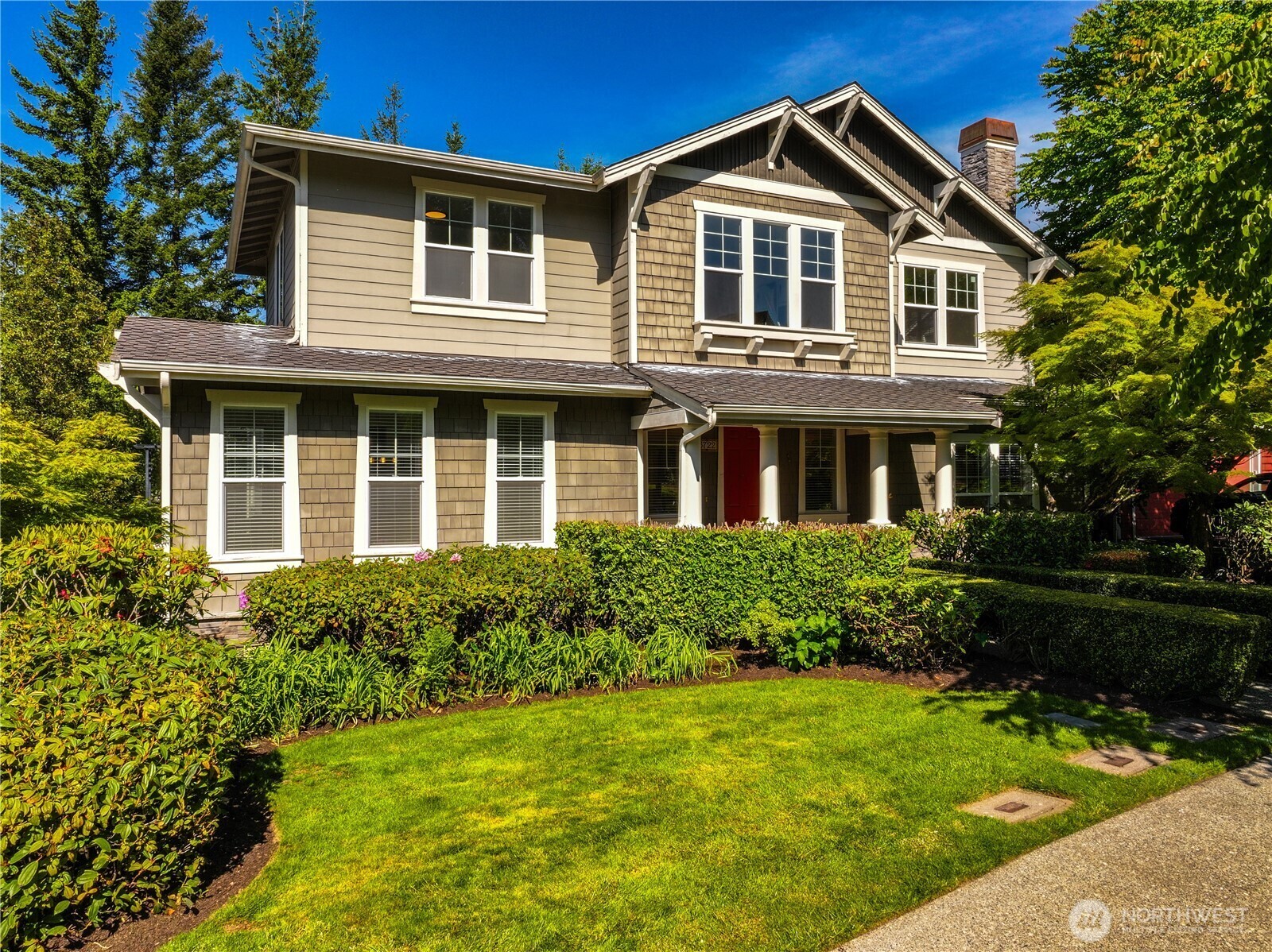 Property Photo: 6722 Azalea Way SE WA 98065