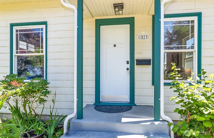 Property Photo:  1823  Rainier Avenue  WA 98201 