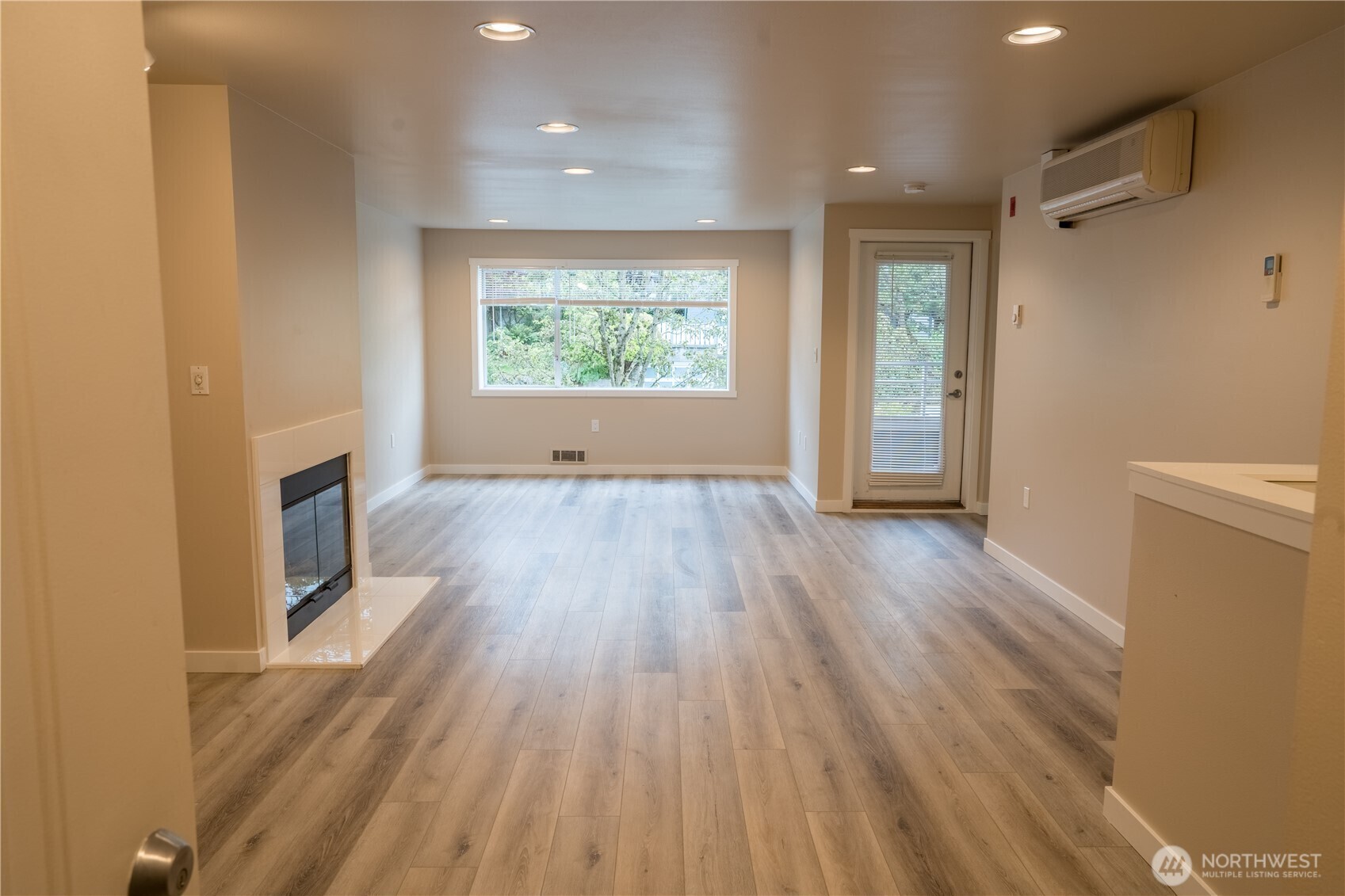Property Photo: 214 W McGraw Street 202 WA 98119