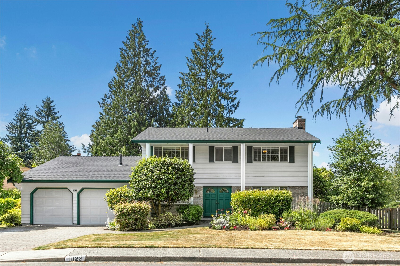 Property Photo:  1023  144th Place SE  WA 98007 