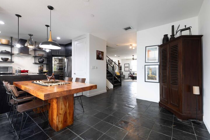 Property Photo:  852 NE 16th Avenue  FL 33304 