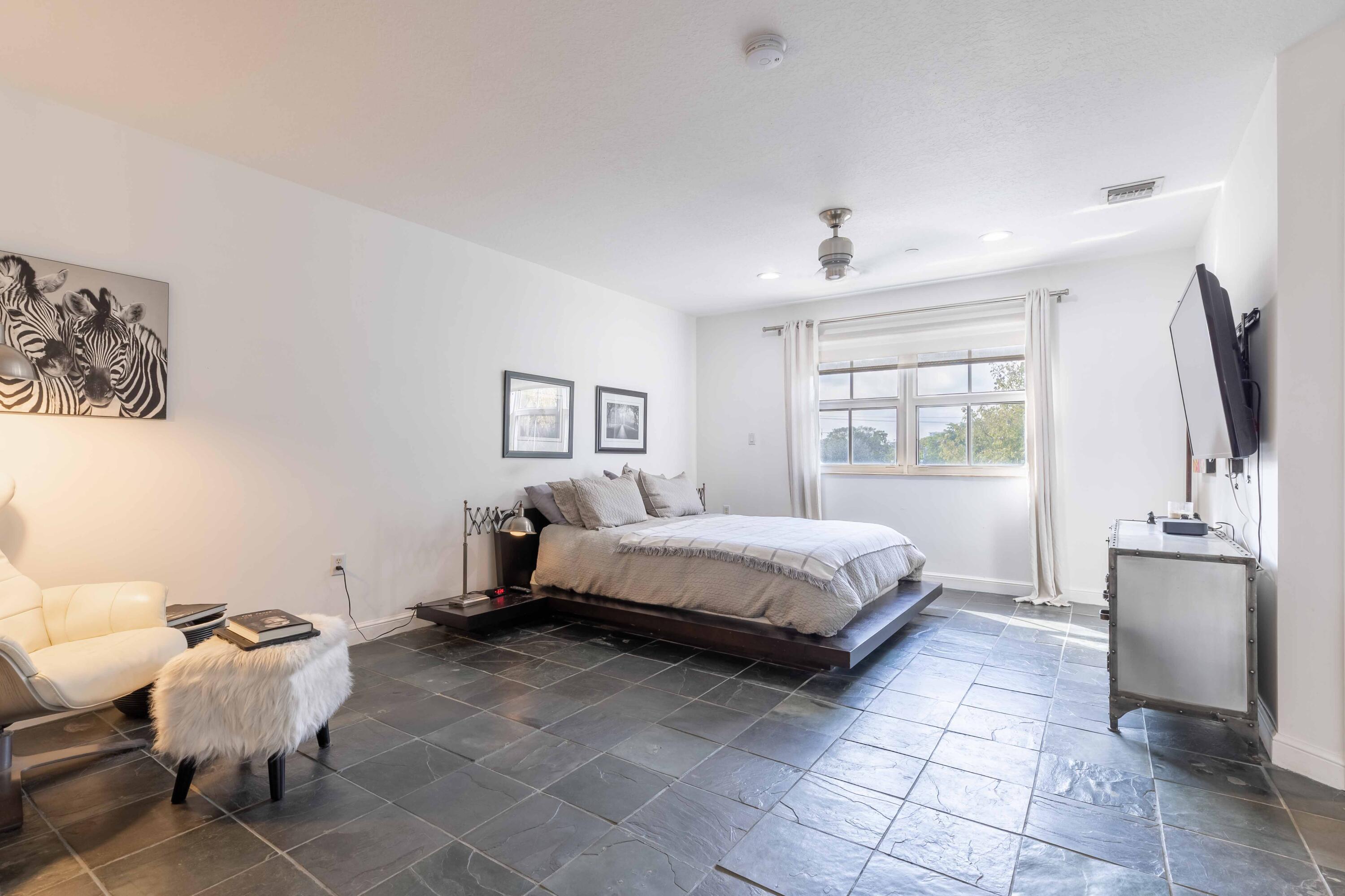 Property Photo:  852 NE 16th Avenue  FL 33304 