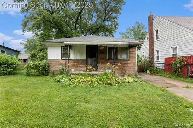 8270 Maxwell Avenue  Warren MI 48089 photo