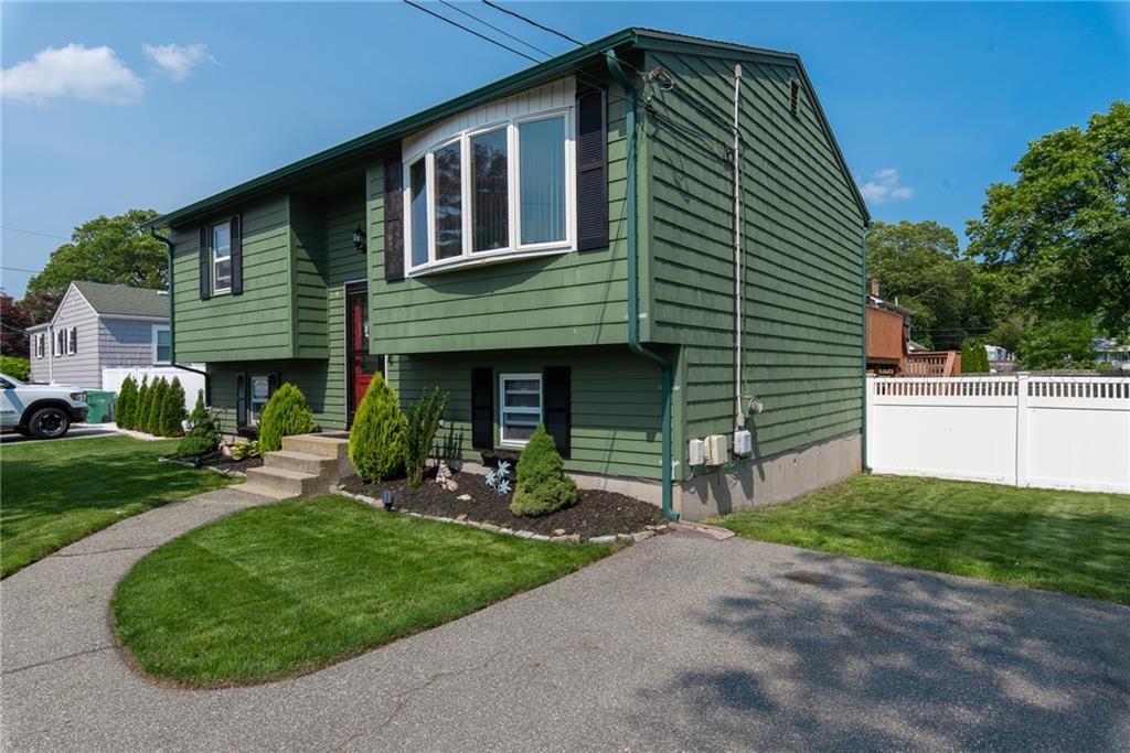 Property Photo:  14 Gateway Court  RI 02889 