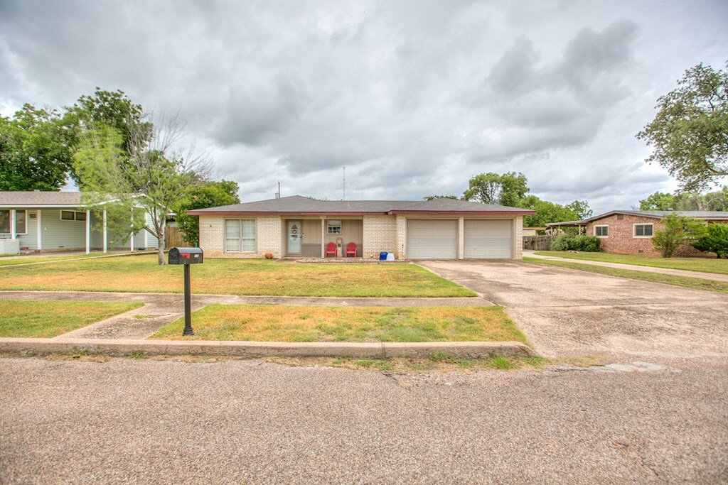 Property Photo: 104 Largent Ave TX 76821