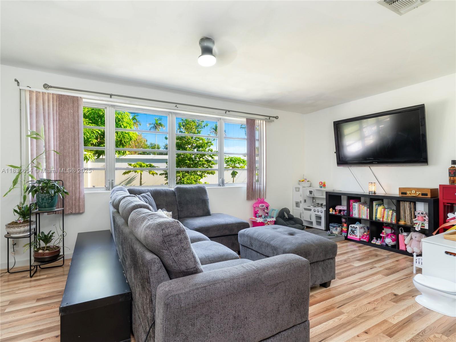 Property Photo: 6530 Tyler St FL 33024