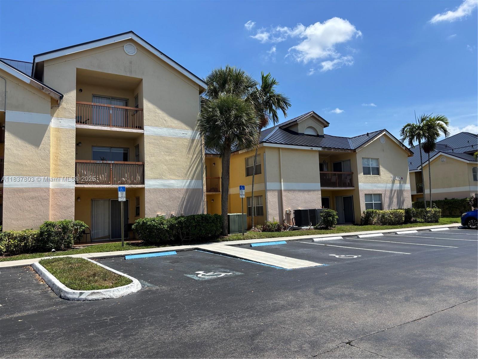 Property Photo: 7640 Westwood Dr 406 FL 33321