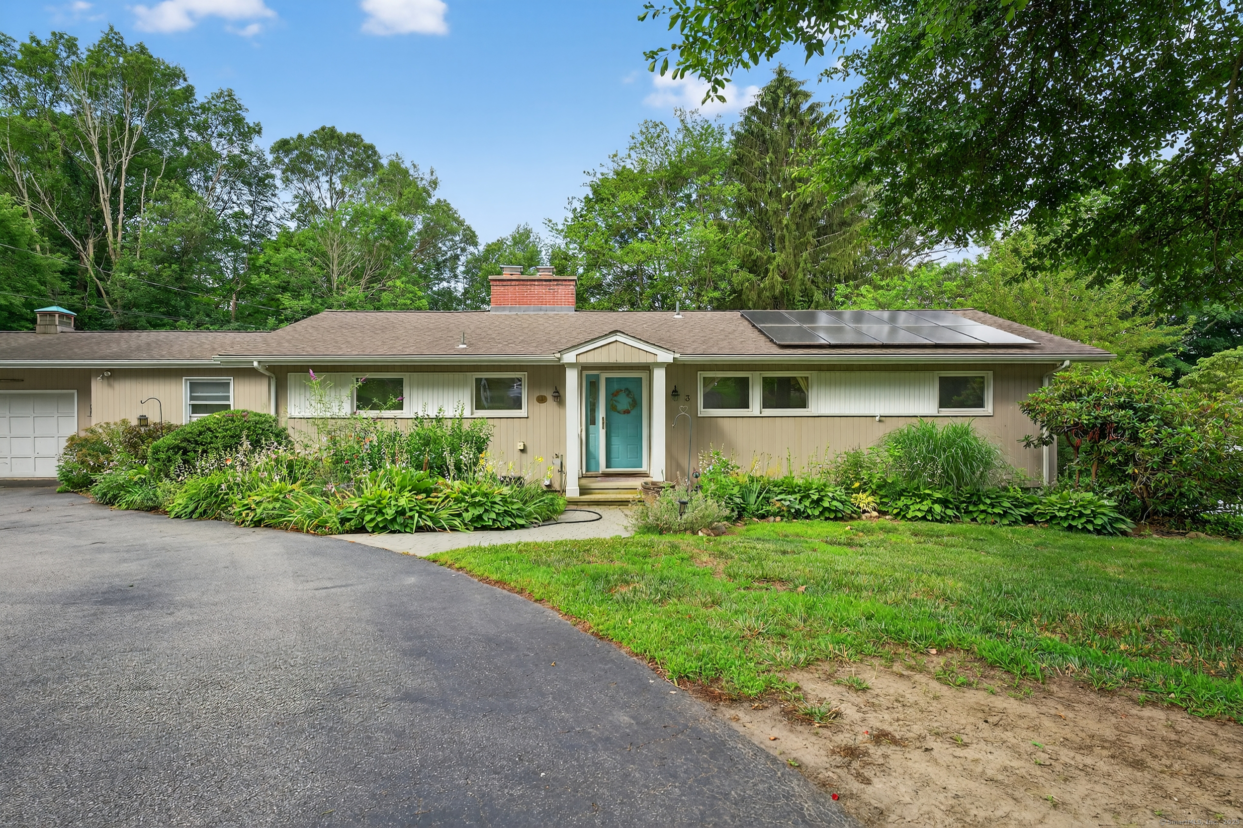 Property Photo:  3 Laurel Hill Drive South  CT 06357 