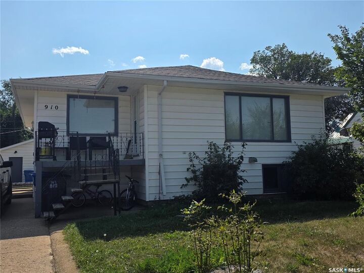 910 Isabelle Street  Estevan SK S4A 1R4 photo