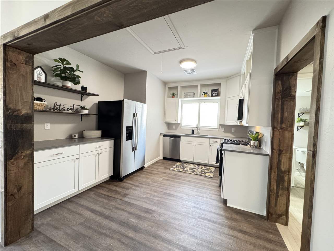 Property Photo:  911 E Maple Street  OK 74023 