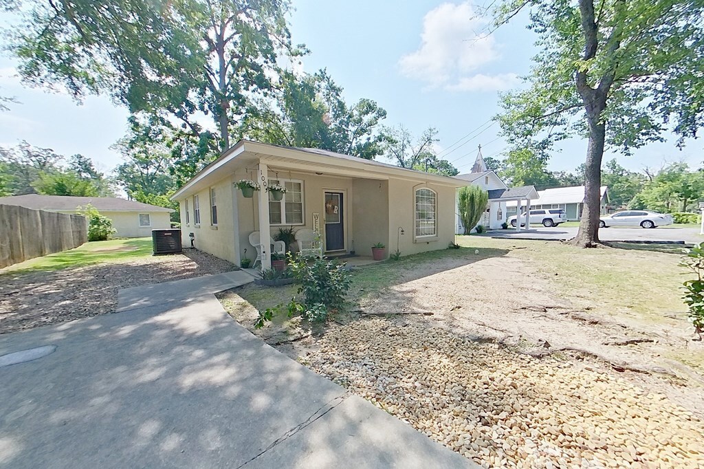 Property Photo:  1003 Wright Street  GA 31792 