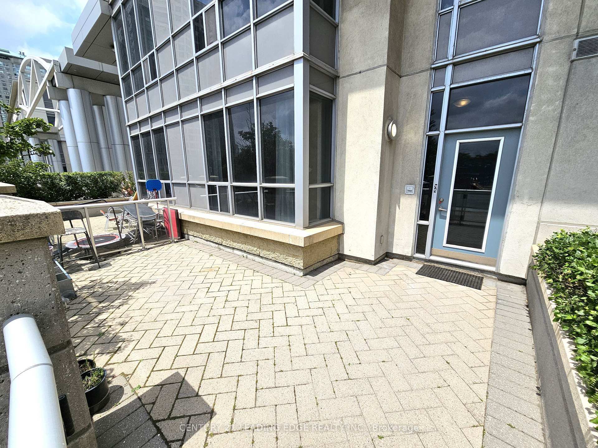Property Photo: 38 Lee Centre Drive Th120 ON M1H 3J7