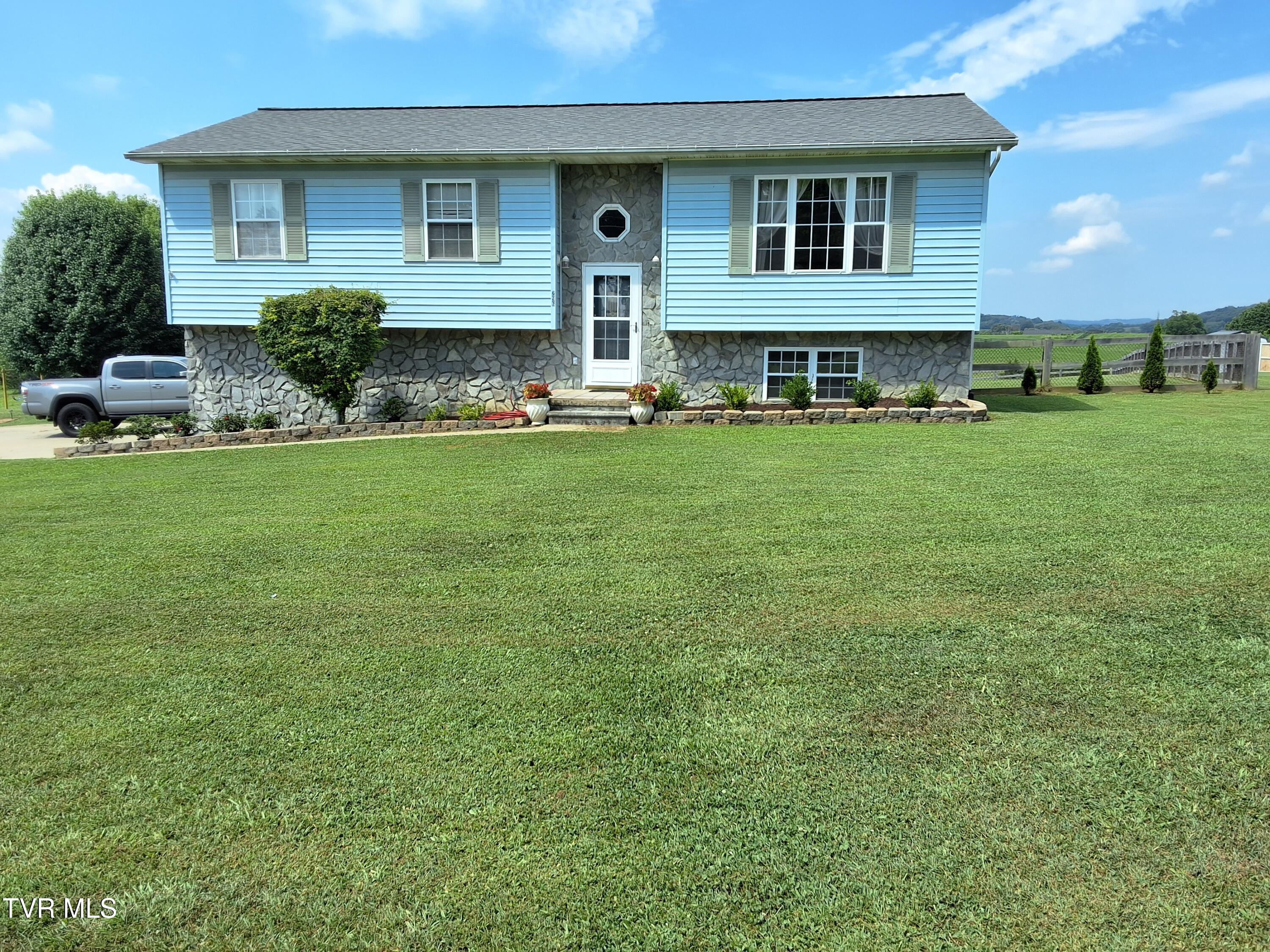 Property Photo: 296 Old Kentucky Rd S TN 37743