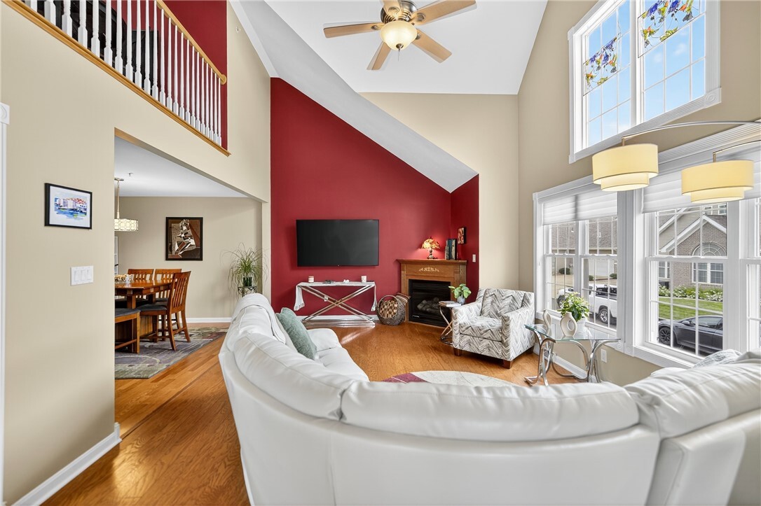 Property Photo: 1049 Waterford Ct E PA 15317