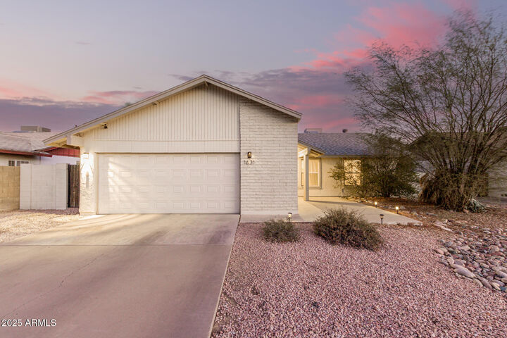 Property Photo: 1631 E Bell De Mar Drive AZ 85283