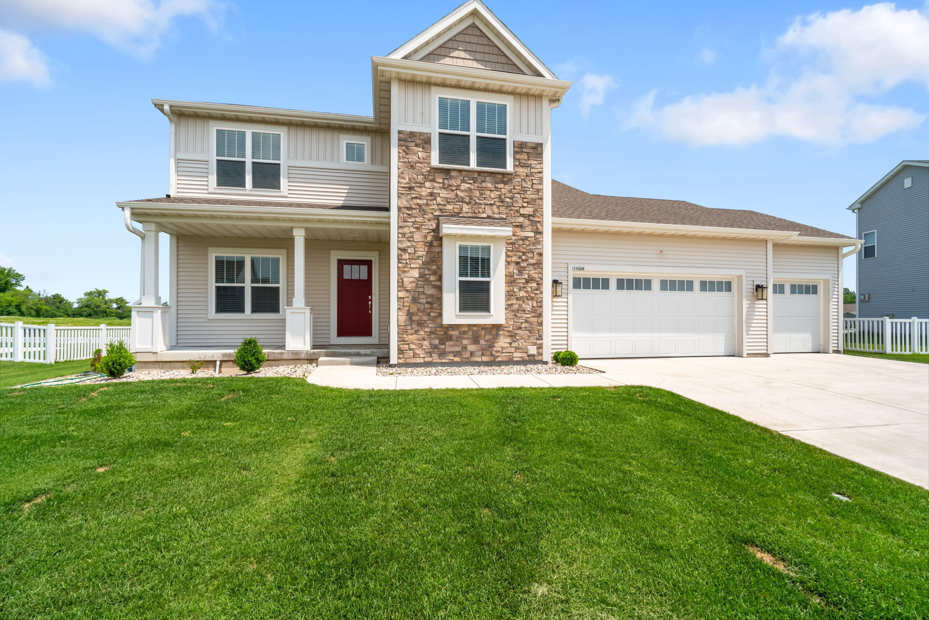 Property Photo: 11528 W Meadowview Dr WI 53132