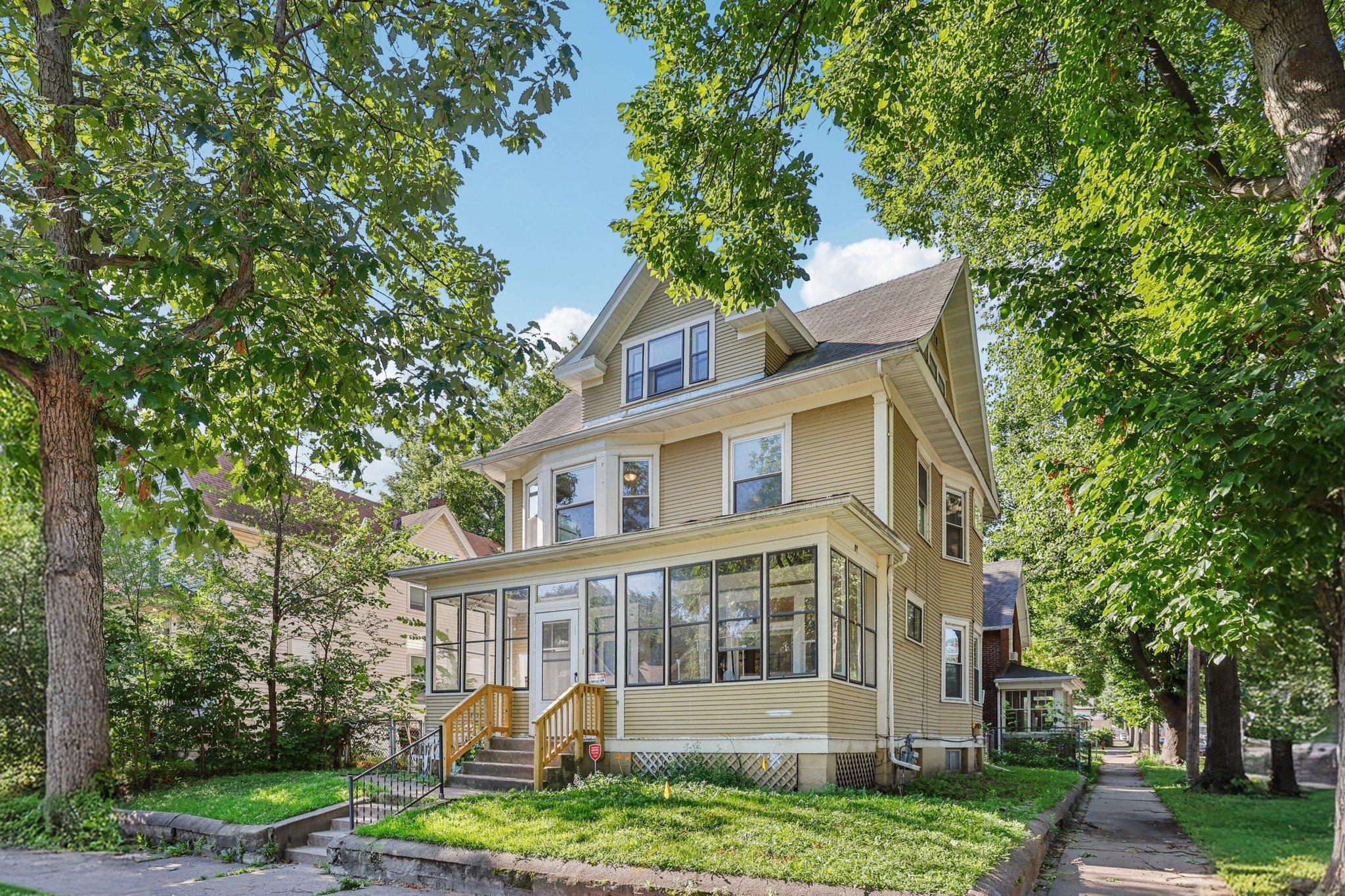 Property Photo:  556 Charles Avenue  MN 55103 