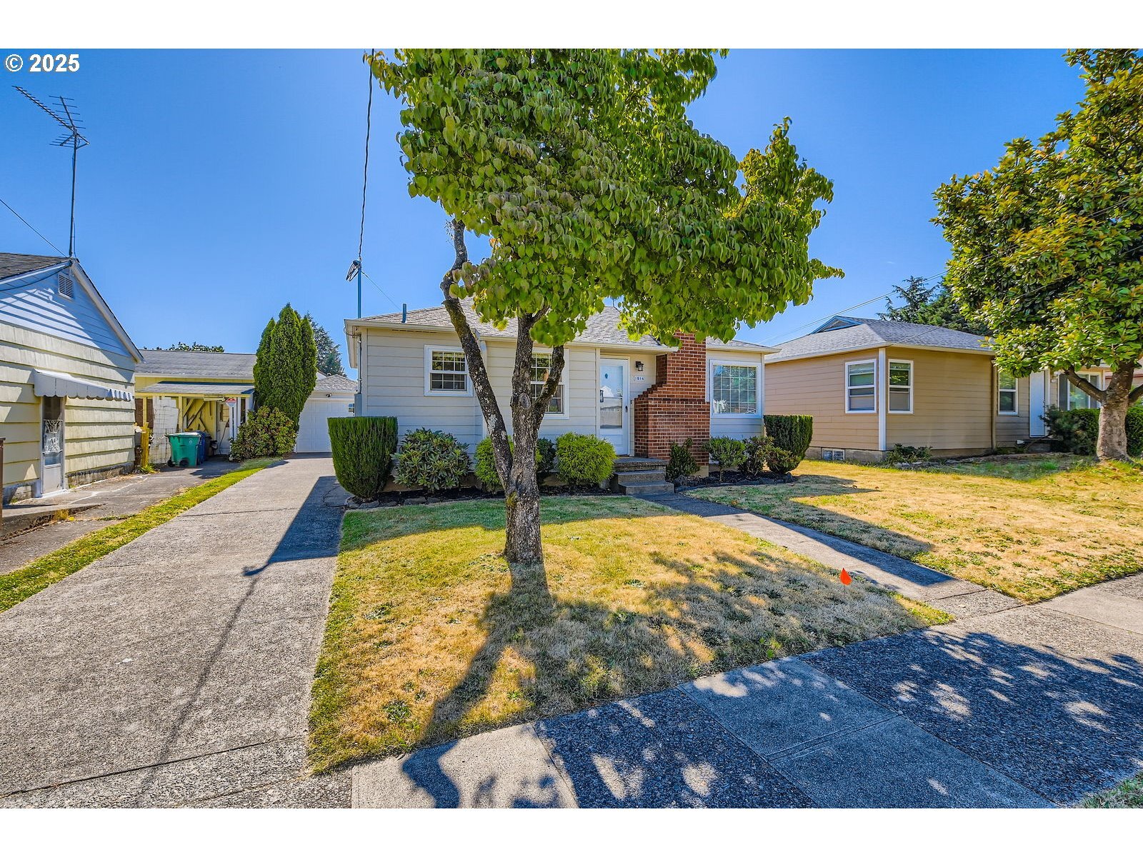 Property Photo: 1814 SE 92nd Ave OR 97216