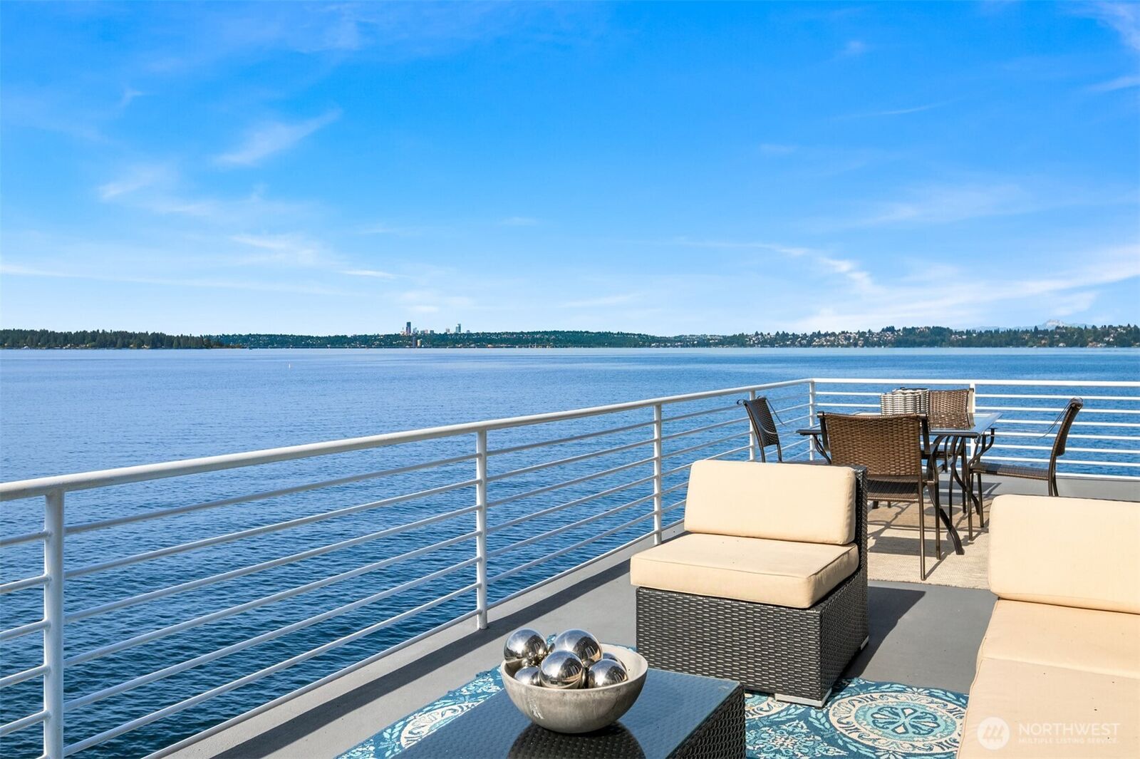 Property Photo:  733  Lake Street S 111  WA 98033 