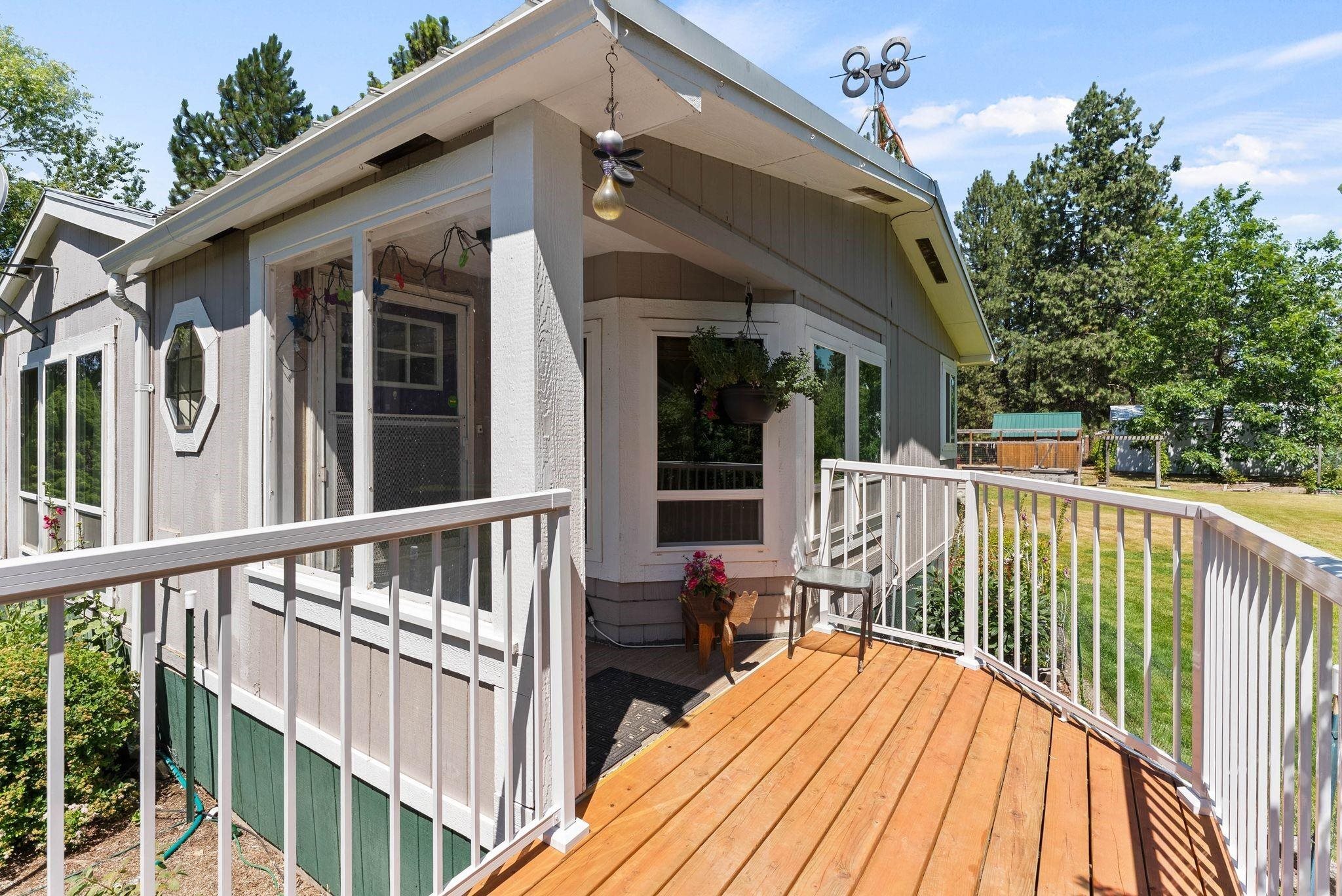 Property Photo: 1516 W Arabian Ave WA 99005