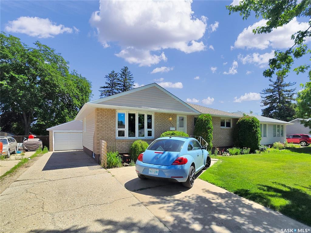 Property Photo: 2213 Haultain Avenue SK S7J 1P7