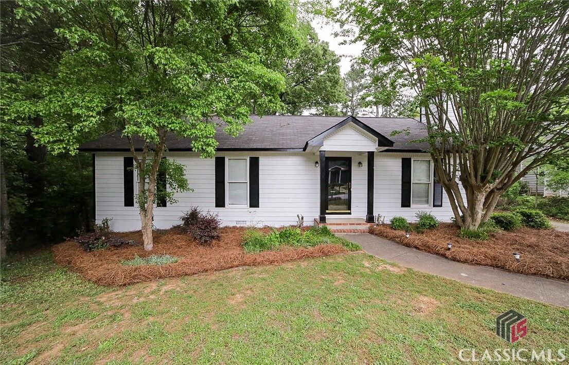 Property Photo: 122 Winthrop GA 30605