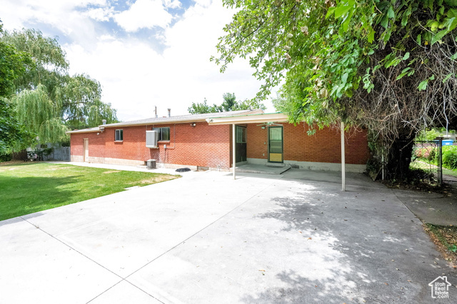 Property Photo: 640 E 300 N UT 84062