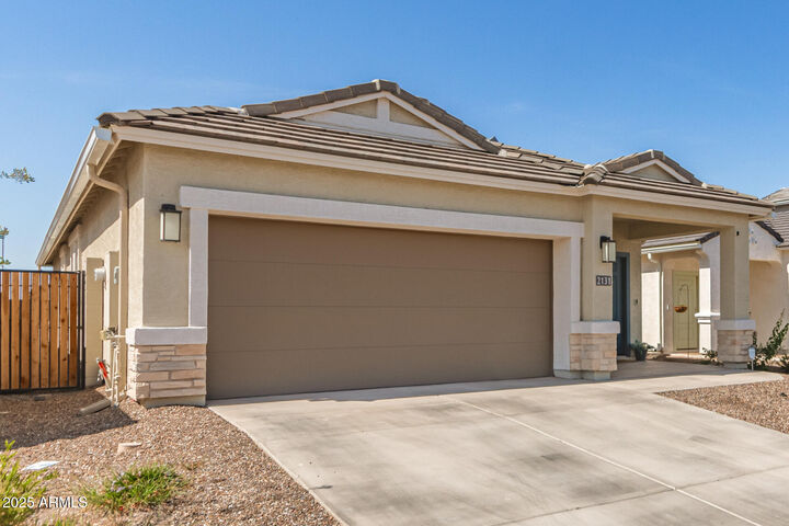 Property Photo: 2131 W Shelly Avenue AZ 85120