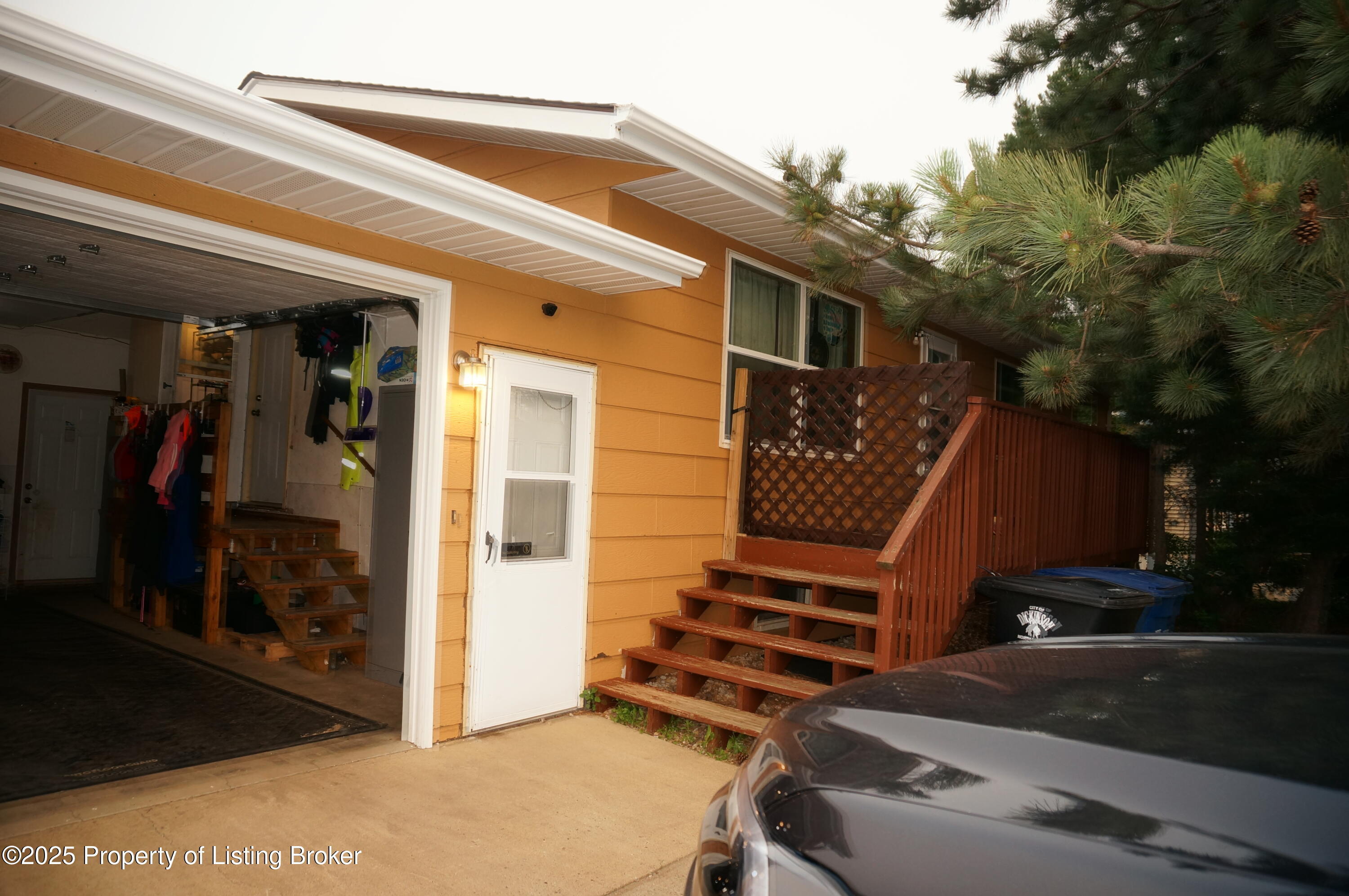 178 Suncrest Ave  Dickinson ND 58601 photo