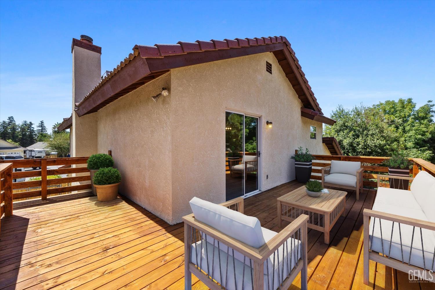 Property Photo:  601 Las Arenas Court  CA 93314 
