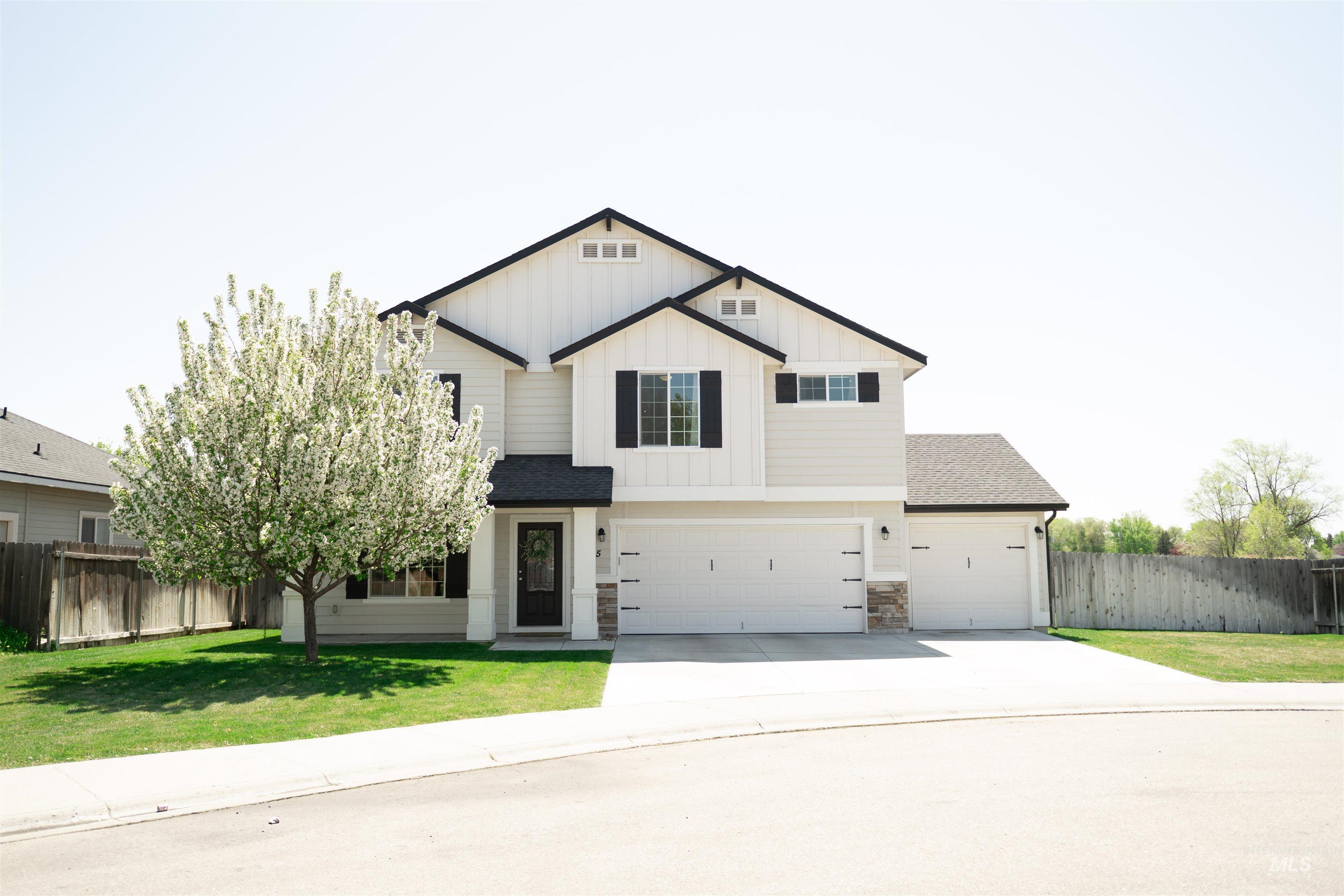 Property Photo:  1265 NE Dusty Court  ID 83647 