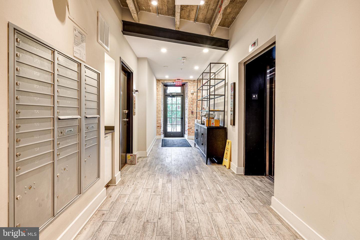 Property Photo: 515 N Washington Street 304 VA 22314