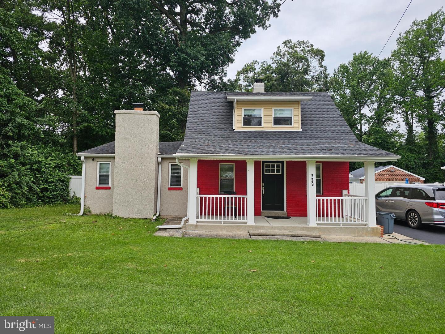 Property Photo: 729 Milmont Avenue PA 19081
