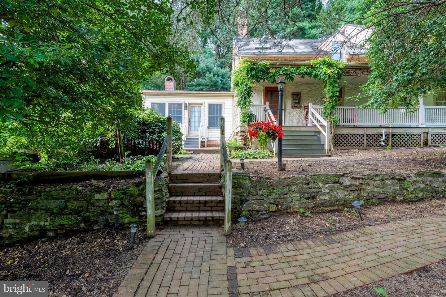 Property Photo: 1592 White Oak Road PA 17579