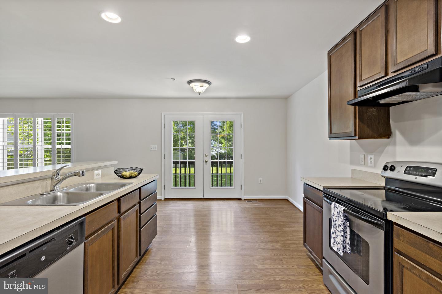 Property Photo: 8701 Lindendale Drive MD 20707