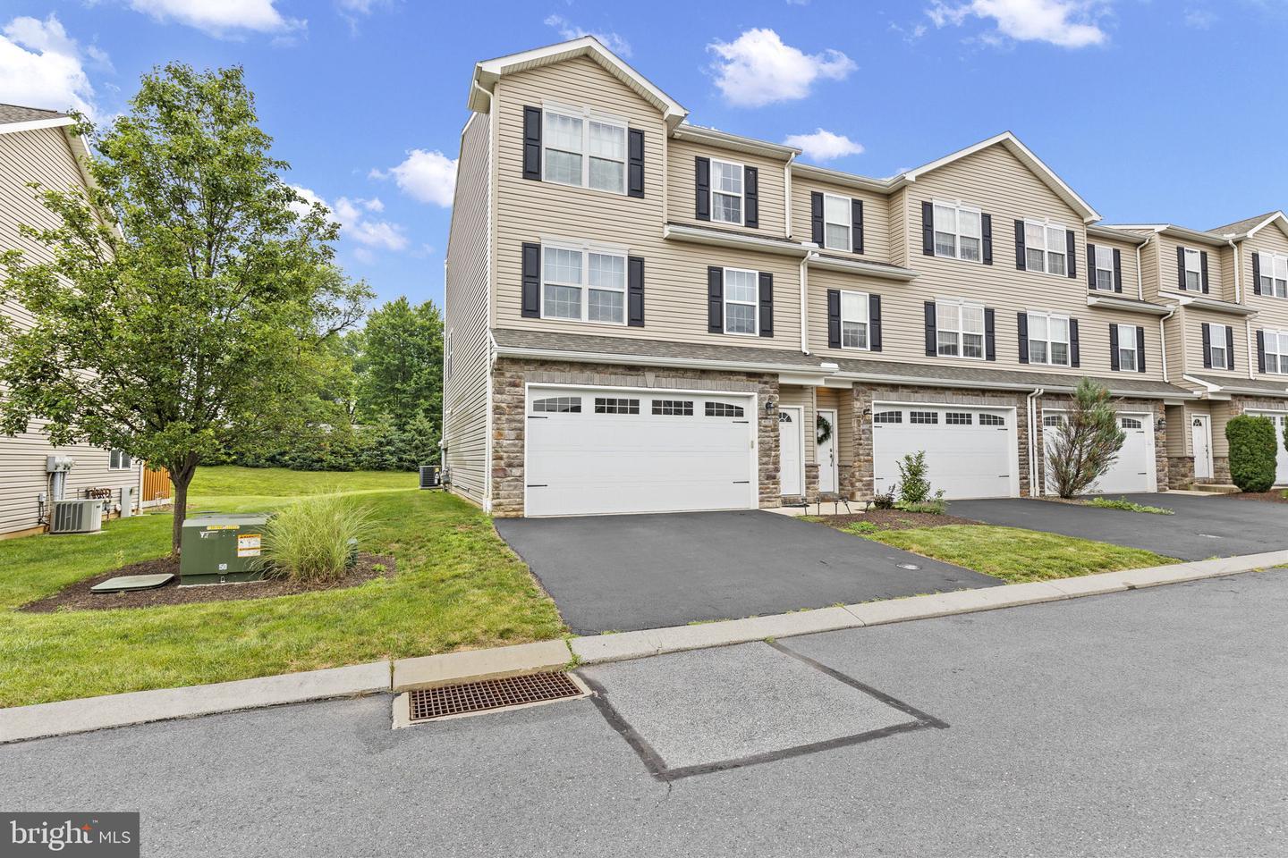 Property Photo: 828 Spring Rock Court PA 17055